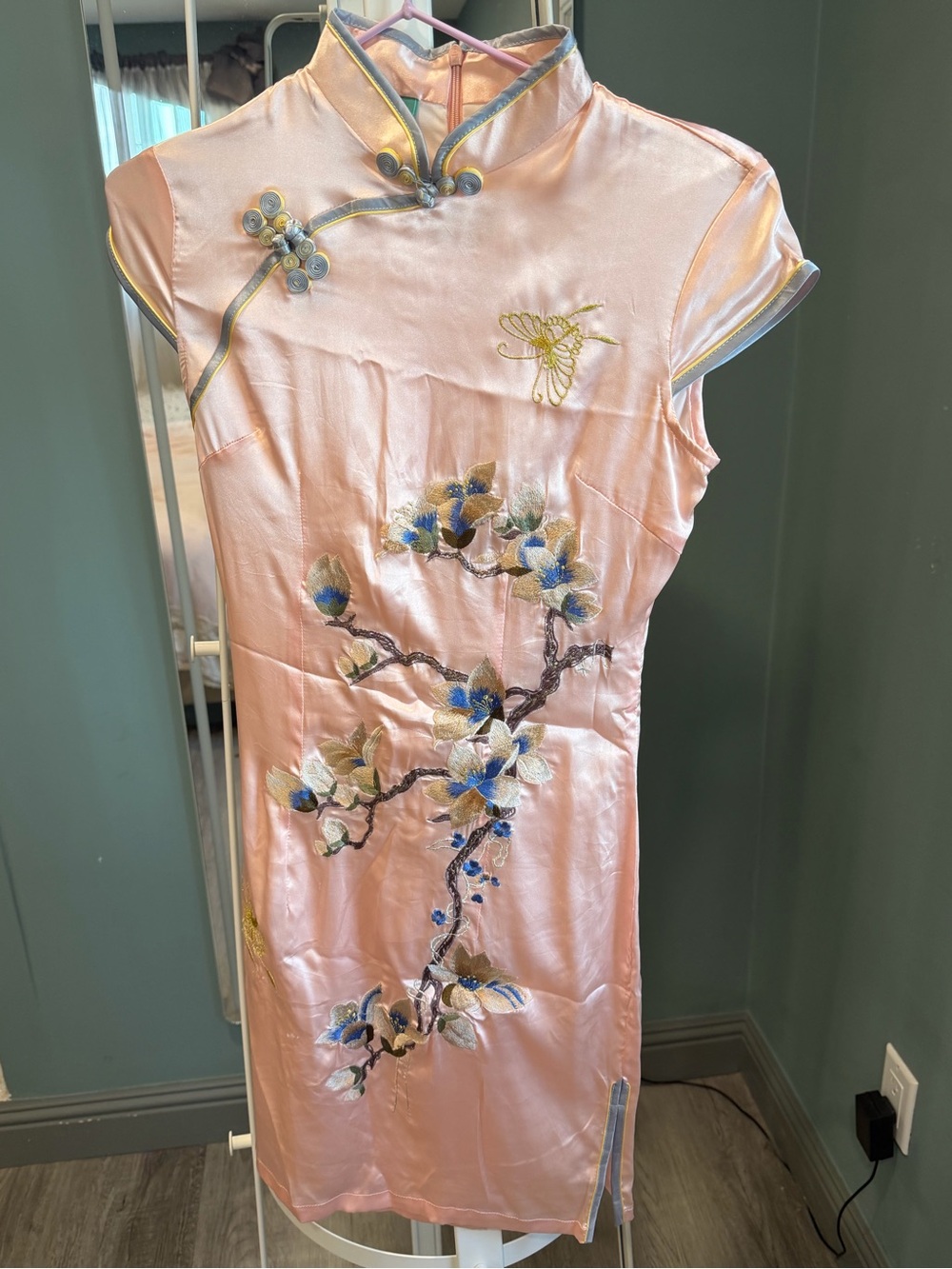 Vintage 70%silk Embroidered Pink Cheongsam / Qipao Dress  XS - Picture 2 of 7